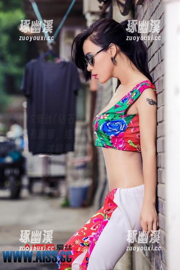 AISS爱丝(钻石版) - 松果儿说，定制写真要有剧情，结果留下我在思考：要怎样才能更加意味深长呢？