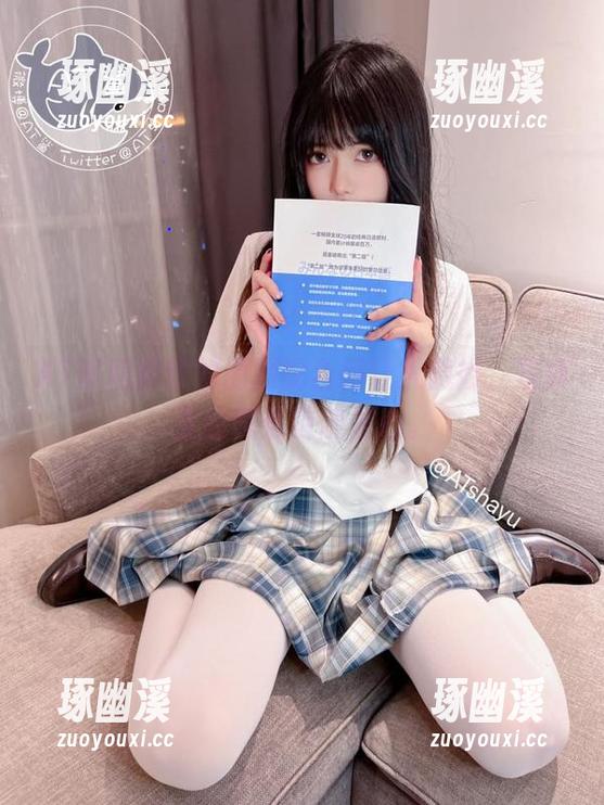 AT鲨和豹纹的原图配合得让人微妙，写真里的气氛特别贴心。