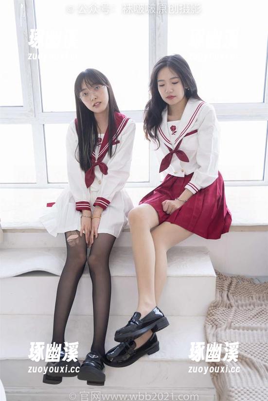 BoBoSocks袜啵啵 - 小甜豆牛仔裤写真：每一寸都是对抗潮流的宣言，搭配点懒散的幽默感～