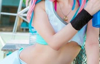 KuukoW带你直击兔女郎写真合集：总觉得她们眼神里藏着一种“草地百合”的气息，哈哈！