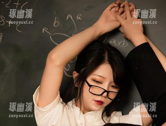 一周只见一次的Leah梓未，校园cos照片比期中考试还让人期待！