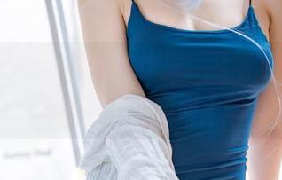 Quan冉有点饿的体操服，化着妆的资源，满满的让人想问干嘛？