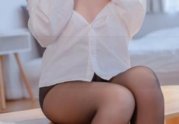 看Quan冉有点饿穿牛仔裤美图，恍惚中肚子也在咕咕叫。