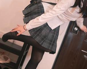 高叉兔女郎的随性——Quan冉有点饿的写真，图片里藏着什么？