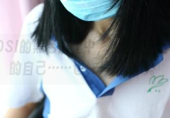 在ROSI的黑色蕾丝中，我发现了不一样的自己……也许只是幻觉。