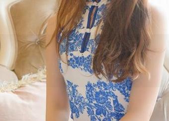 TGOD推女神 – 宋梓诺Bee写真再上新香！看她如何驾驭这双可爱的棉袜。