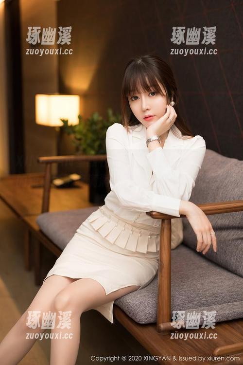 XINGYAN星颜社 - 就在原图中，李丽莎的短裙给了我满满的灵感，不小心就想多看几眼。