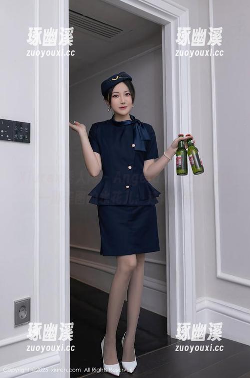 Xiuren秀人网 - Angela小热巴带你踩一脚美图的水花儿：连体衣特辑!