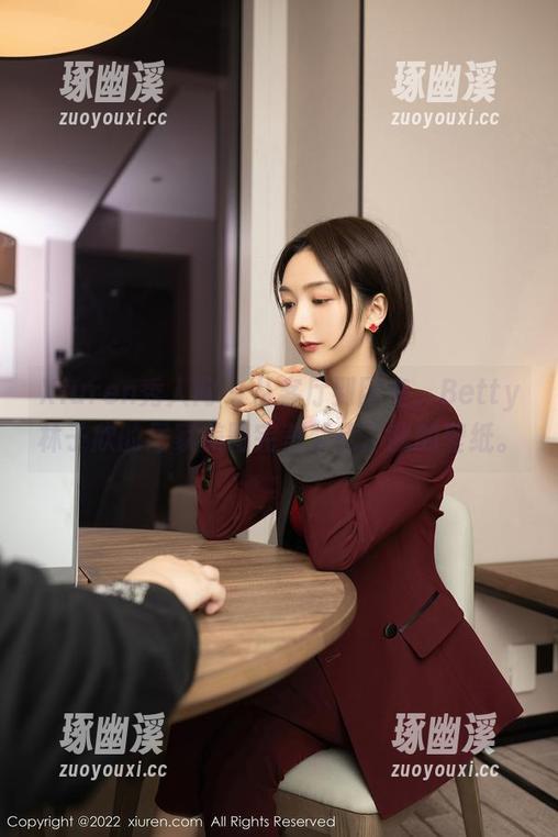 Xiuren秀人网 - 从客厅到卧室，Betty林子欣的居家美图完美替代了我的壁纸。