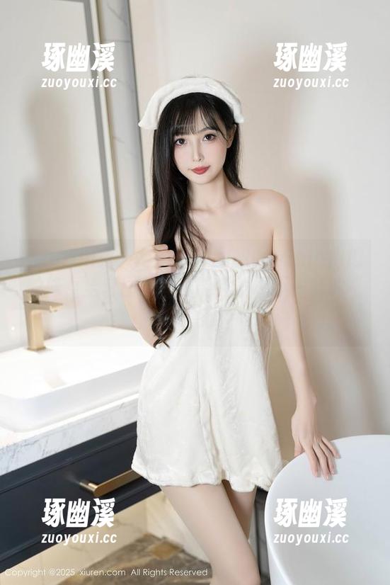 Xiuren秀人网 - 快来翻翻Lavinia肉肉的修女全套图包，可能会发现不一样的“圣光”吧？