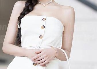 Xiuren秀人网 – Yuki鱼儿的新人写真：看吧，有些初出茅庐的笨拙！