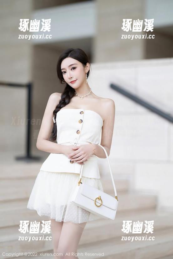Xiuren秀人网 - Yuki鱼儿的新人写真：看吧，有些初出茅庐的笨拙！