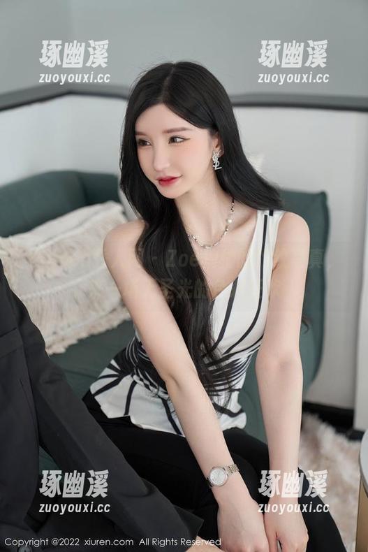 Xiuren秀人网-Zoe柚柚 Xiuren秀人网 - Zoe柚柚的豹纹写真,来一场无圣光的色彩狂欢