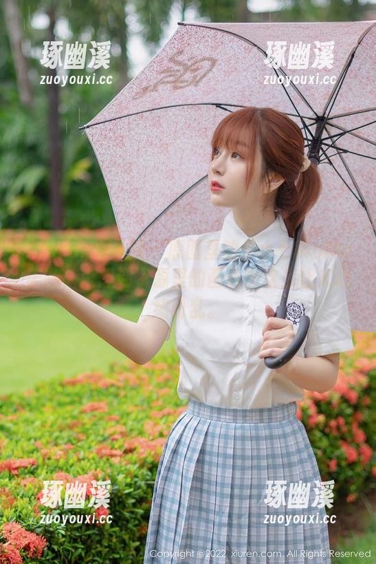Xiuren秀人网 - 原图里的伊小七MoMo美腿，没想到资源里的画面会这么让人心绪纷乱。