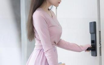 Xiuren秀人网 – 更新又怎么啦？伍晓丽Shirley的美足，让人想飞一会儿！