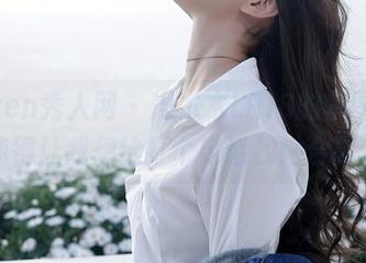 Xiuren秀人网 – 冯木木LRIS的套图，清纯得让我想给打个电话找她合影。