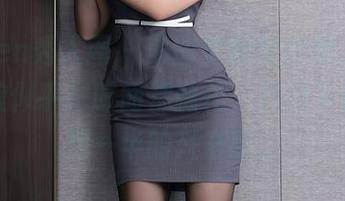 Xiuren秀人网 – 美图里的刘婷婷，夏日的热浪似乎把时间都融化，只剩下慢慢跑到一半的兴奋感。