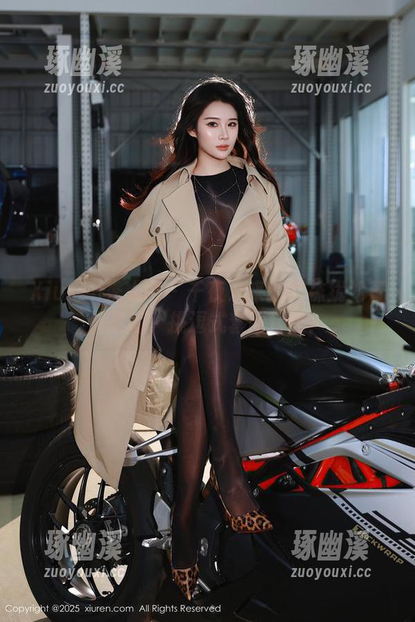 Xiuren秀人网 - 千夜未来的网袜犹如春风拂面，挑逗式套图精选！