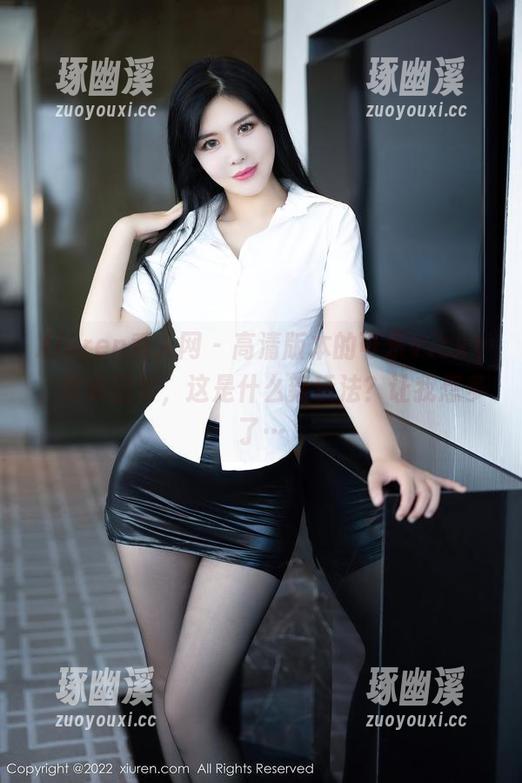 Xiuren秀人网 - 高清版本的可乐Vicky，皮衣日常，这是什么新玩法？让我想多了…
