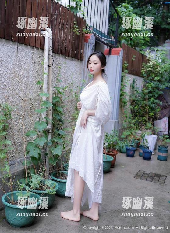 Xiuren秀人网 - 夏天的标配：泳衣+夏甜甜，私拍图集里简易的幸福感满满。