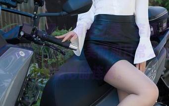 Xiuren秀人网 – 旗袍之美，李丽莎的写真作品似乎在暗示：美丽和日常之间，有种微妙的连接。