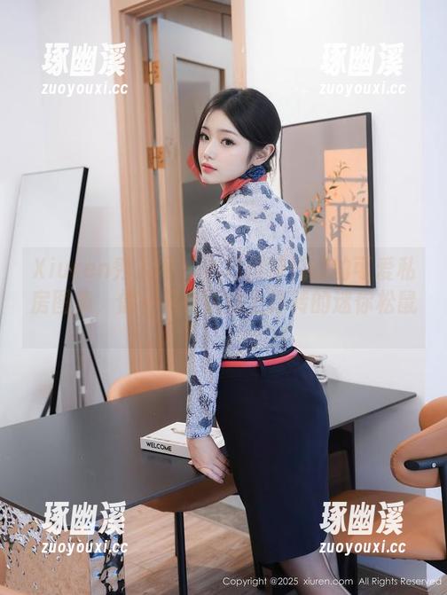 Xiuren秀人网 - 小巧模特悦悦的可爱私房图集，像一只在键盘上打转的迷你松鼠。