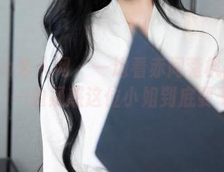 Xiuren秀人网 – 一边看赤间菀枫的秘书壁纸，一边疑惑这位小姐到底要干啥？