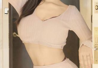 Xiuren秀人网 – 未解的女孩情结，尽在雯大王susie的写真合集里游走。