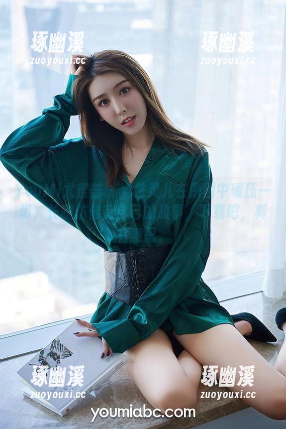 YouMi尤蜜荟 - 娜依灵儿在原图中碾压一切，长腿仿佛有自己的故事，下载吧，真有意思。