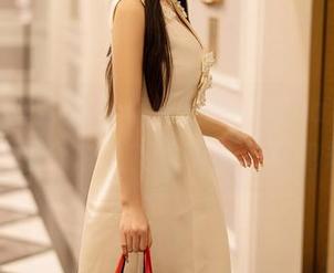 YouMi尤蜜荟 – 你以为赵可欣baby的女仆只是个形象？原图看了更犯规！