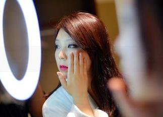 pans – 蕾蕾加持的泳池图包更新，水花四溅，快来一探究竟！