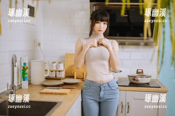 从侧脸到私房，一智智JK的图片展现了别样的风采。