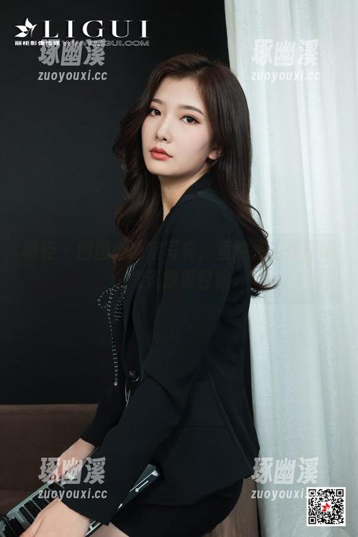 丽柜-图图 丽柜 - 图图办公室写真,虽然是工作环境,气氛却很轻松。