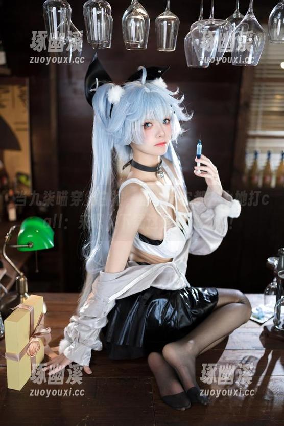 当九柒喵穿上白裙，整个宇宙都在为她打call：来吧，下载这处灵魂之窗！