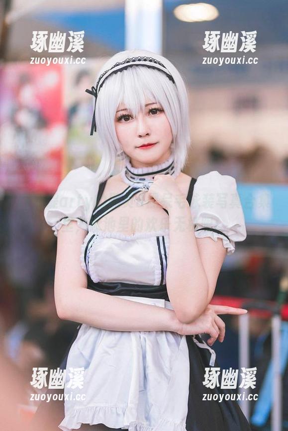 在亚缇arty的黑贞&黑呆毛泳装写真合集里，泳池里的欢乐无极限！