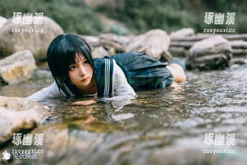 食粮不足？来兔玩映画拿红格裙写真集，顺便下载吧！