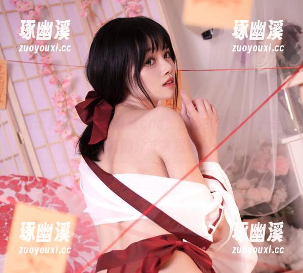 看千反田鹿子的最新cos，日常女警的样子是怎样的分寸拿捏啊...