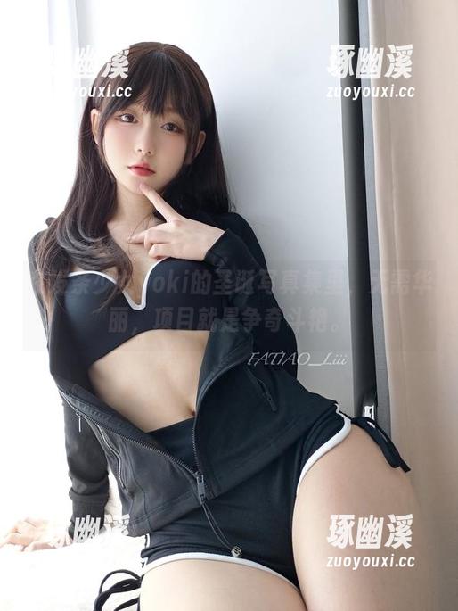 在发条少女yoki的圣诞写真集里，无需华丽，项目就是争奇斗艳。