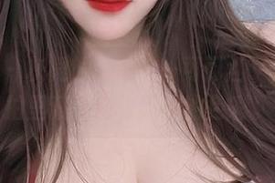 微密圈 – 灰裙的舞动——可可西yyy的私拍里藏着几分大胆的色彩。