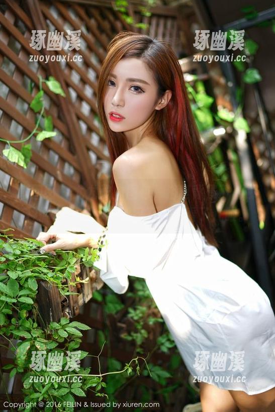 嗲囡囡 - 尤尤子的图包，浴缸背景下的那种慵懒姿态，让我忍不住多看了几眼。