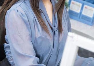 嗷呜虎虎的透明护士写真，当医生挺身而出，像个无畏的战士！