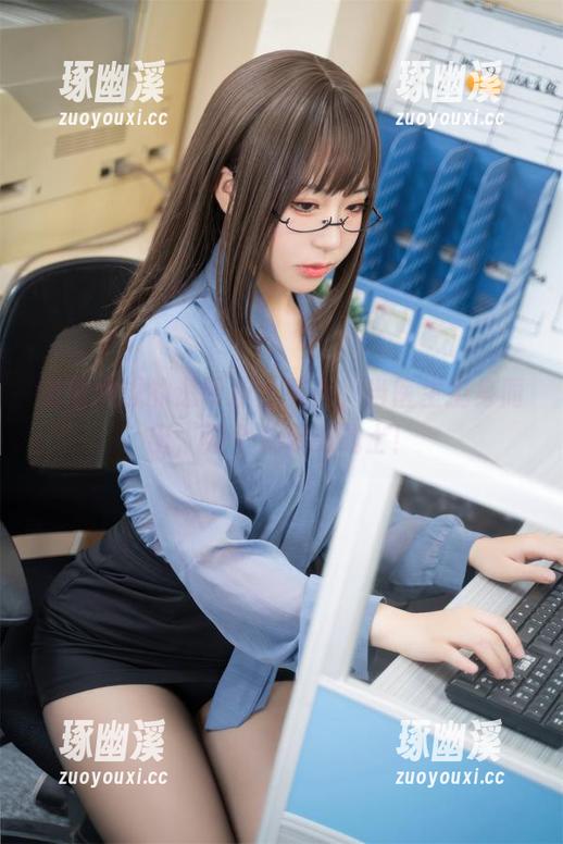 嗷呜虎虎的透明护士写真，当医生挺身而出，像个无畏的战士！