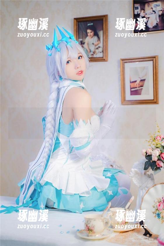 随便看墨玉M的红裙全套，结果竟然被她的调皮气场征服！