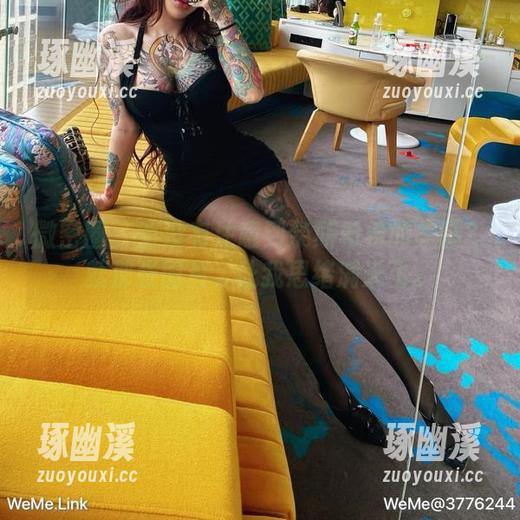 奈斯希希 微密圈 - 有没有注意到奈斯希希的美腿?就那张图片,让我思绪满天飞。