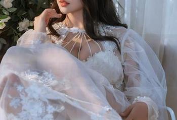 黑白是奈汐酱Nice的强项，私拍不停歇，我都开始反思起自己的资源了呢。