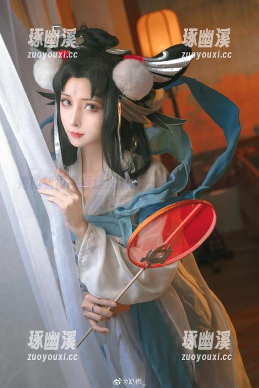 她的旗袍换得远远超过一件奶狮不咬人的高清写真集！