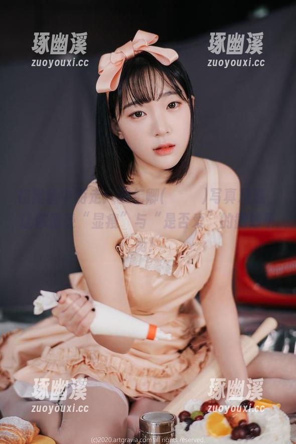 在黑丝中游走：姜仁卿(강인경)写真精选，让你感受“显瘦”与“是否爱”的微妙平衡！