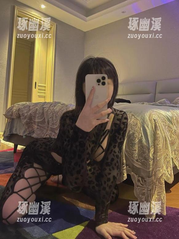 微密圈 - 宋昱欣和她的体操服：在照片里游荡，就像一只不甘平凡的蝴蝶