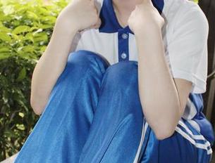 小众视觉 – 看玲玲在她的少女写真集里，资源居然拿捏得如此精准。