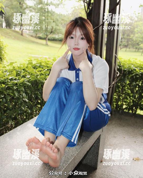 小众视觉-玲玲 小众视觉 - 看玲玲在她的少女写真集里,资源居然拿捏得如此精准。